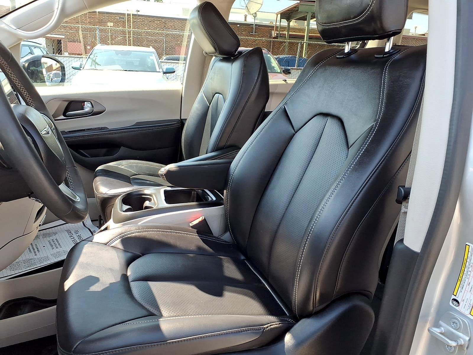 Used 2024 Chrysler Pacifica Van