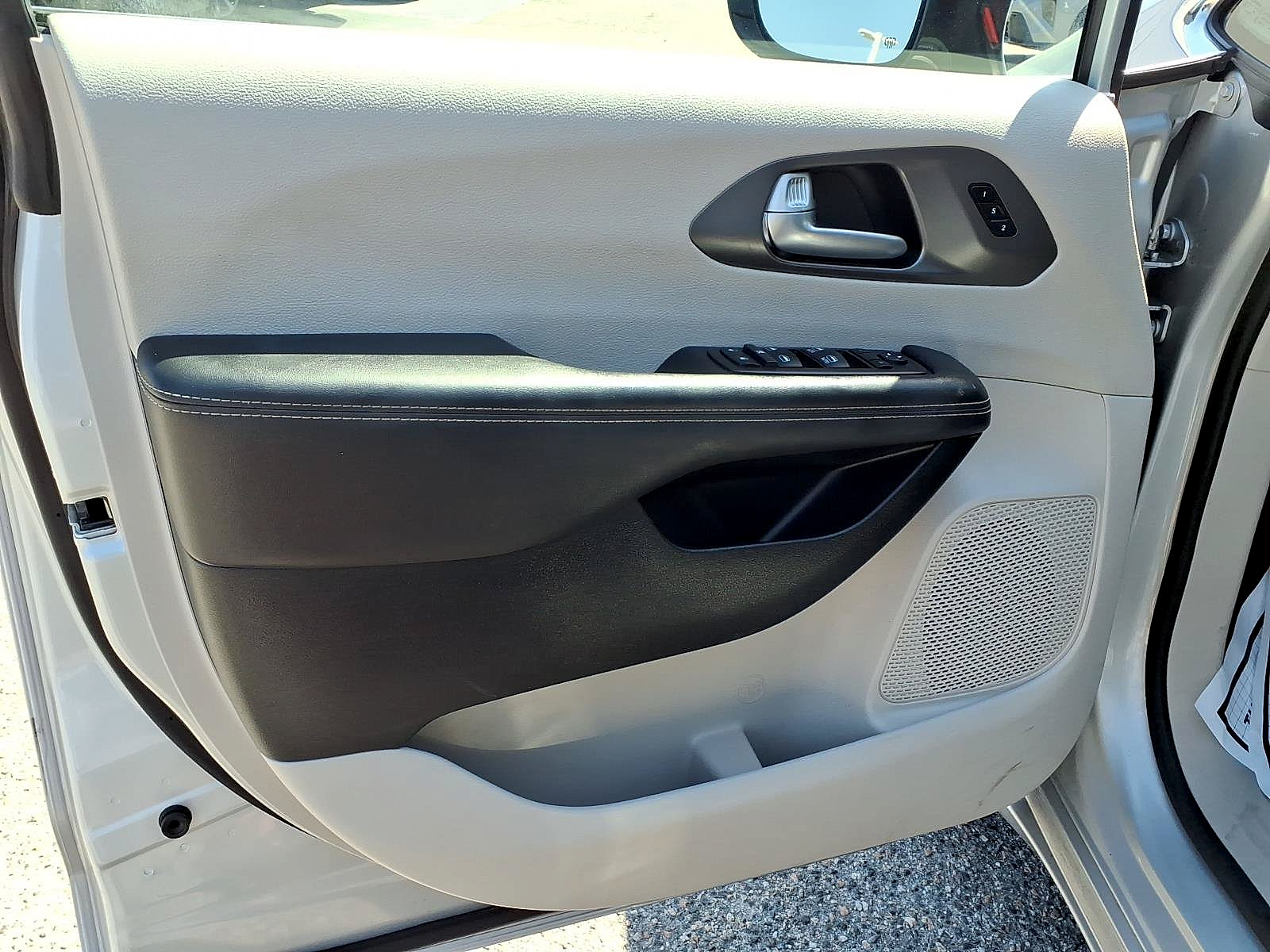Used 2024 Chrysler Pacifica Van