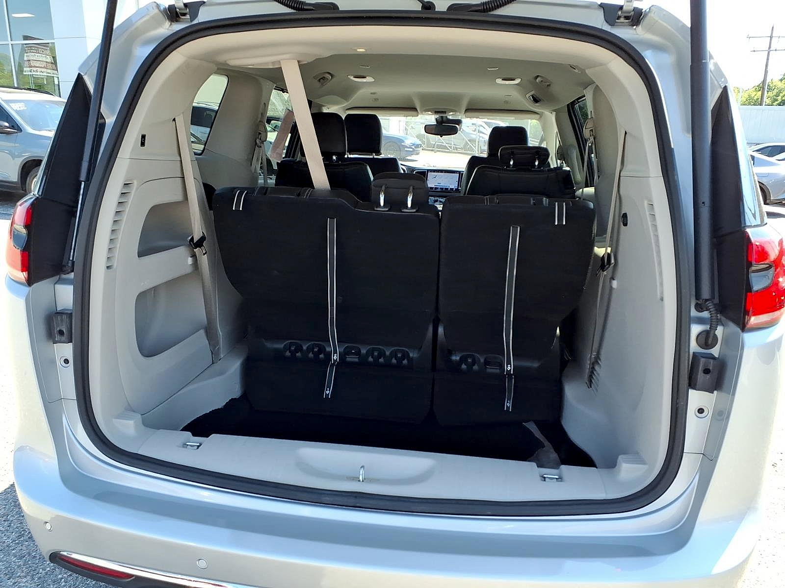 Used 2024 Chrysler Pacifica Van