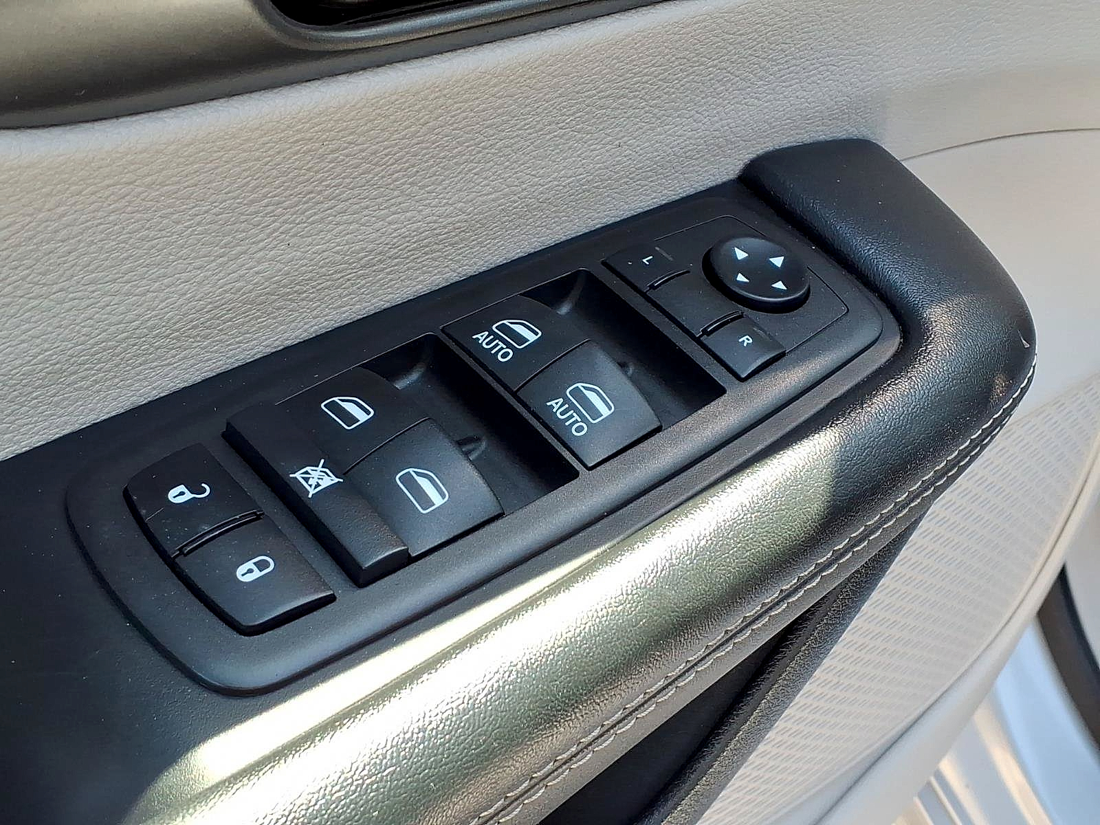 Used 2024 Chrysler Pacifica Van
