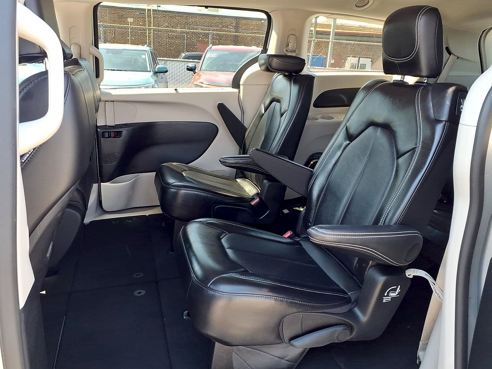 Used 2024 Chrysler Pacifica Van