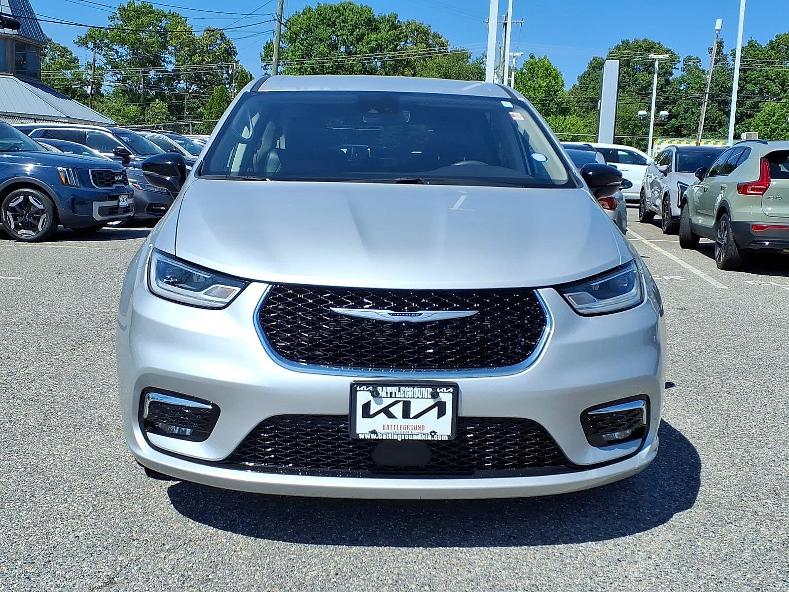 Used 2024 Chrysler Pacifica Van