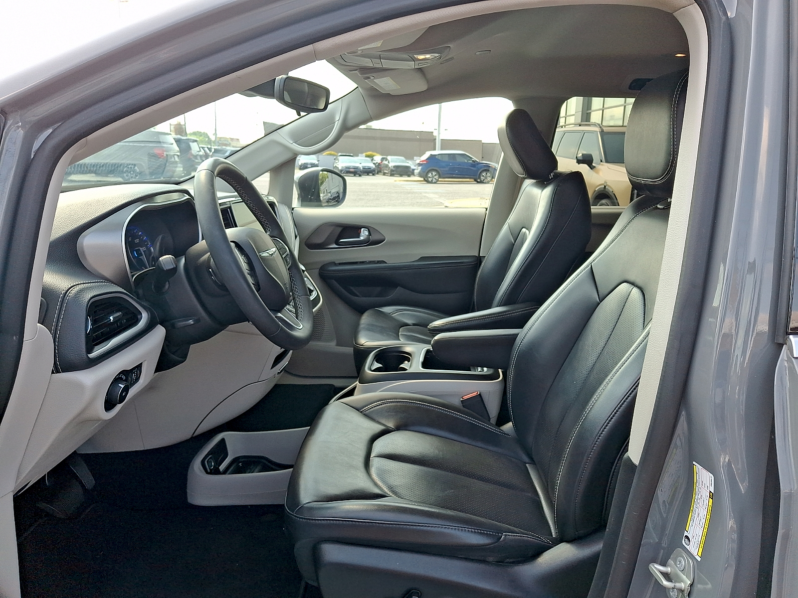 Used 2023 Chrysler Pacifica Van