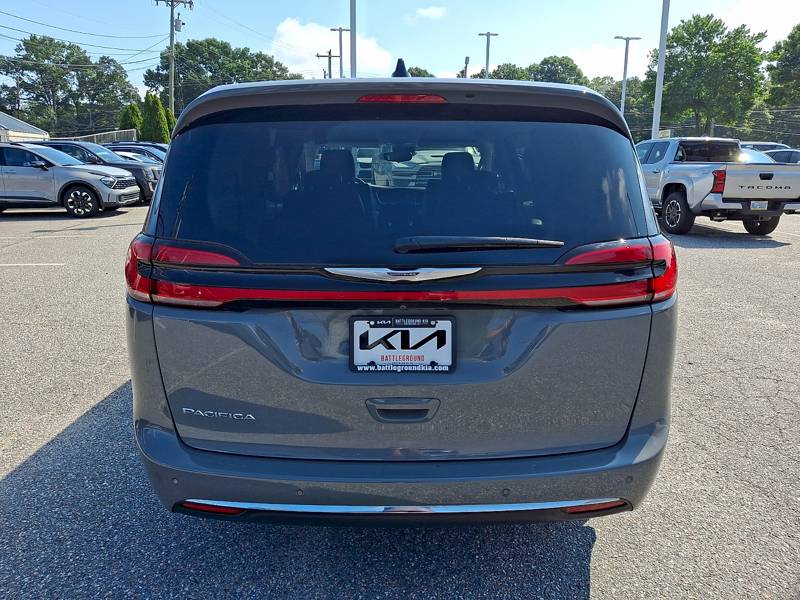 Used 2023 Chrysler Pacifica Van