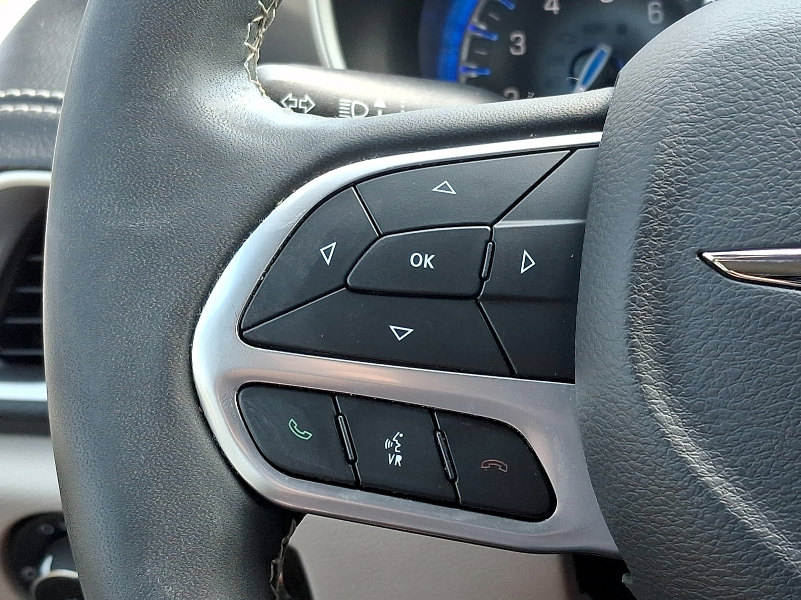 Used 2023 Chrysler Pacifica Van