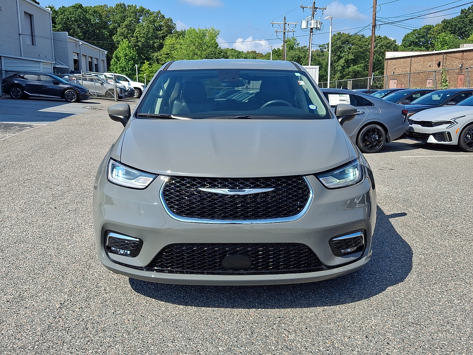 Used 2023 Chrysler Pacifica Van