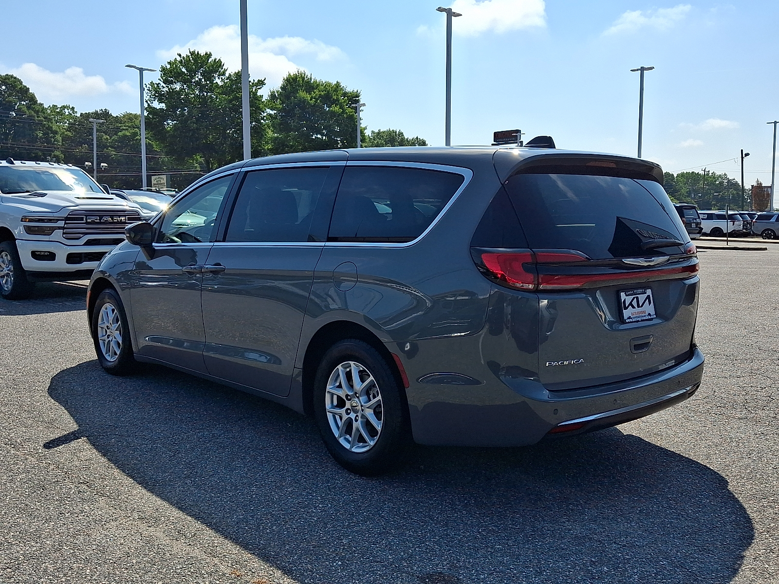 Used 2023 Chrysler Pacifica Van