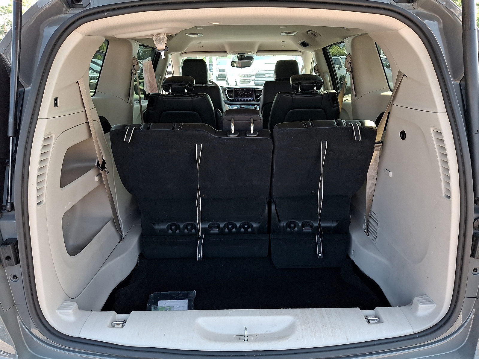 Used 2023 Chrysler Pacifica Van