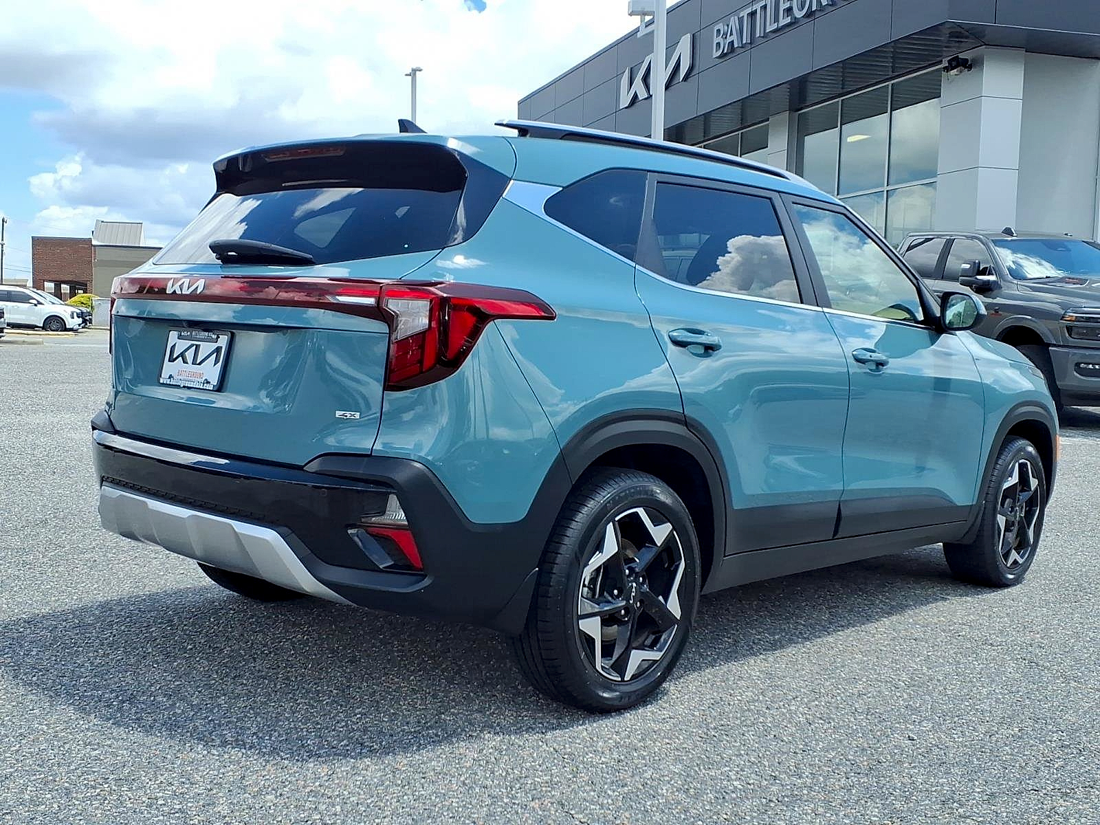 Used 2025 Kia Seltos SUV
