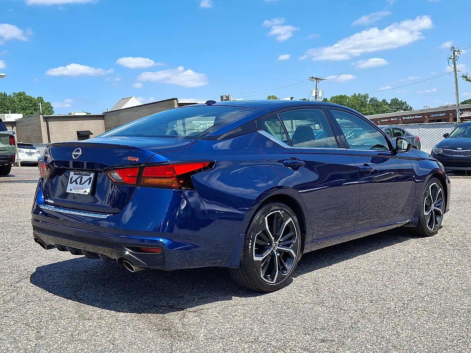 Used 2023 Nissan Altima Sedan