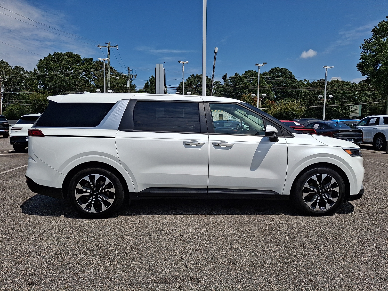 Used 2024 Kia Carnival Van