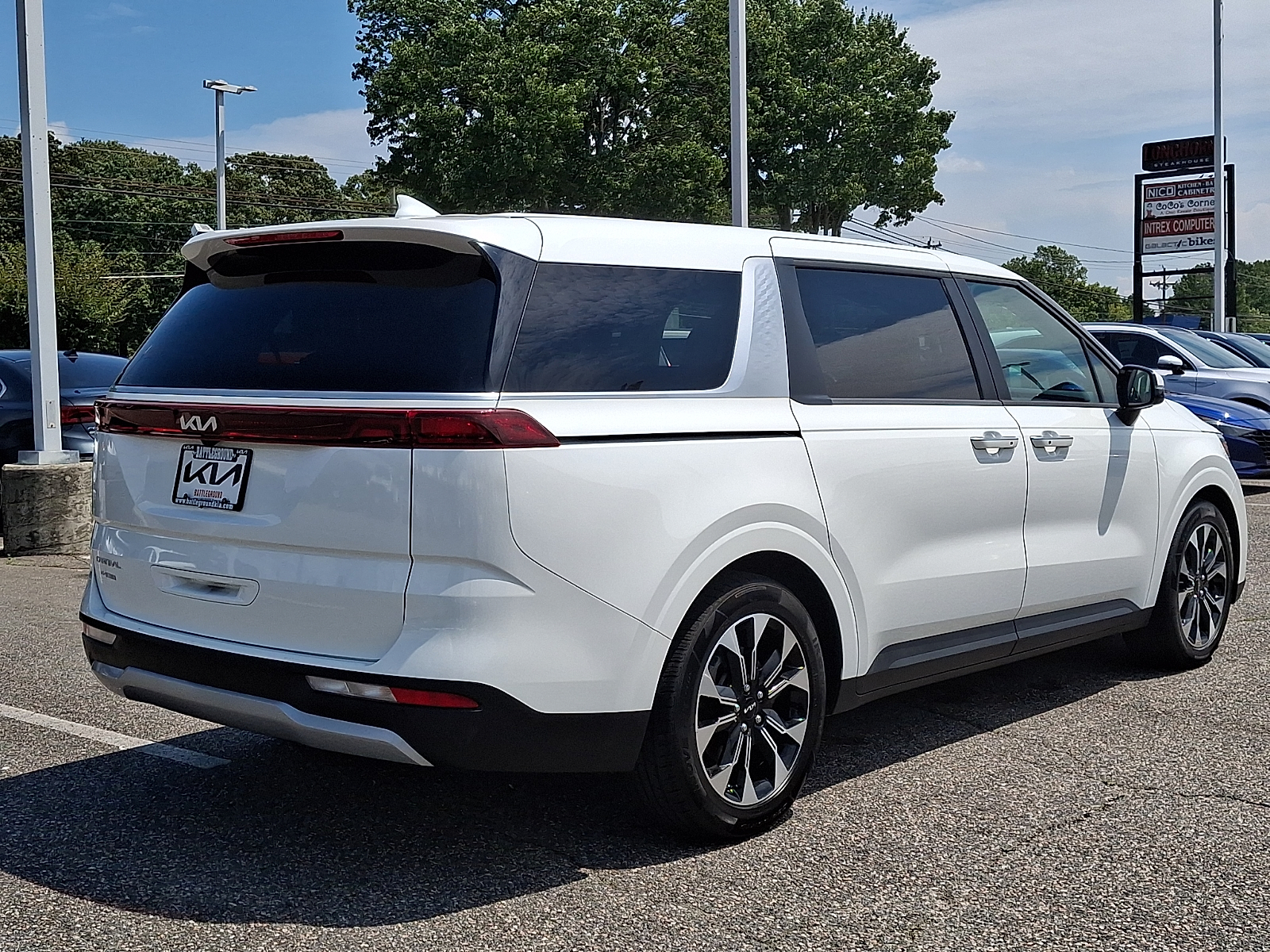 Used 2024 Kia Carnival Van