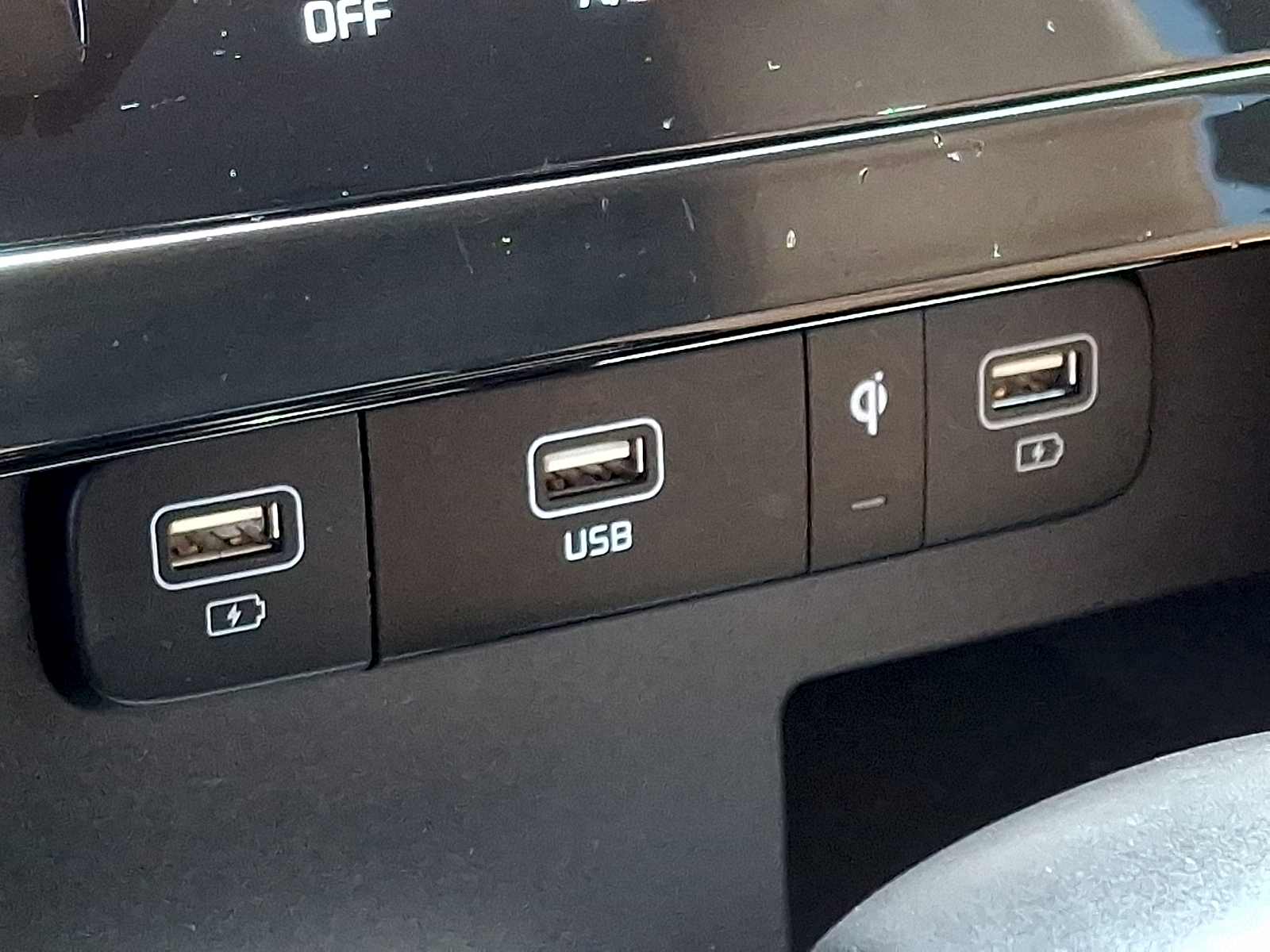 Used 2024 Kia Carnival Van