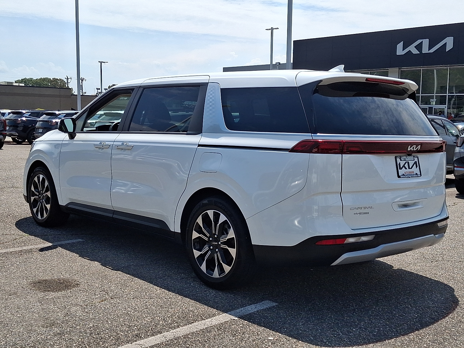 Used 2024 Kia Carnival Van