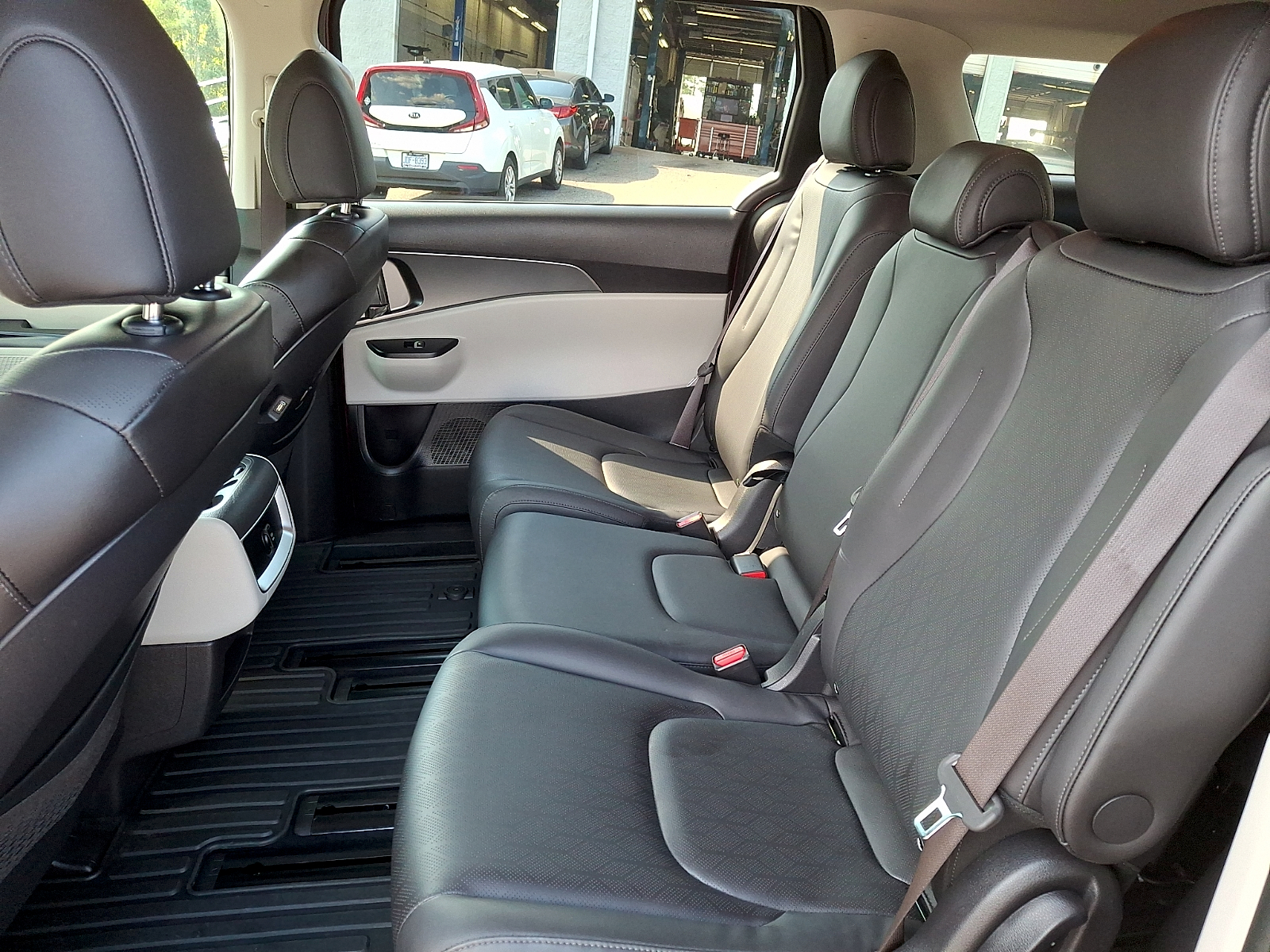 Used 2024 Kia Carnival Van
