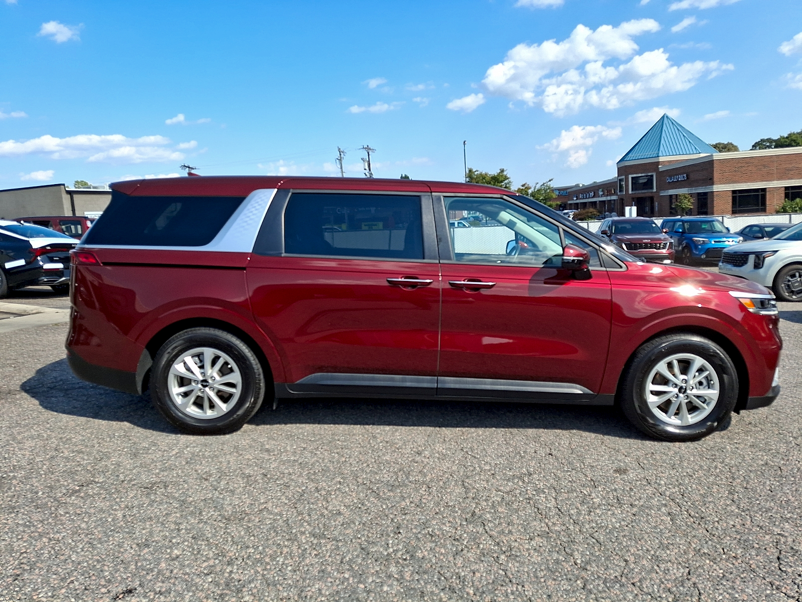 Used 2024 Kia Carnival Van
