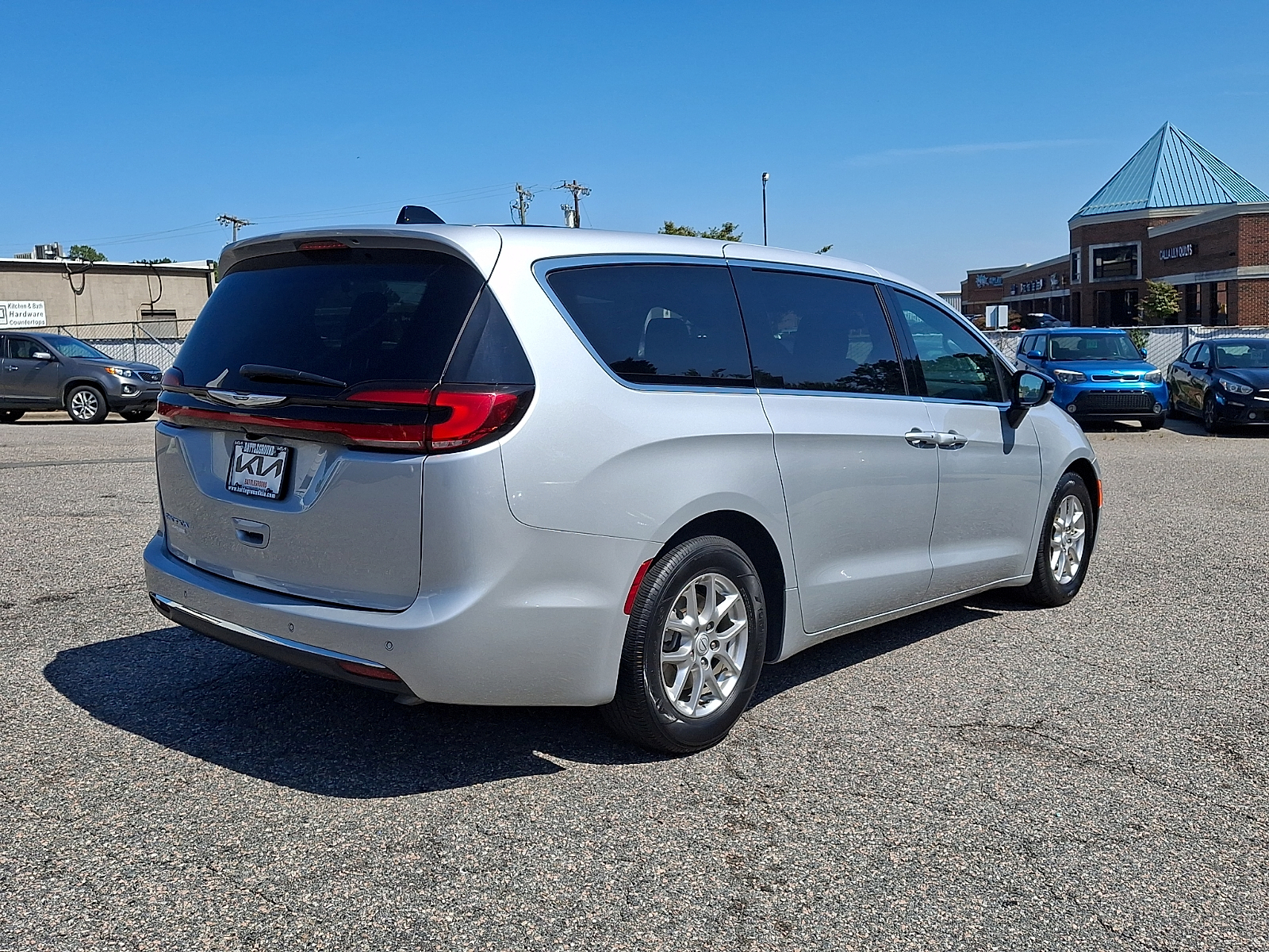 Used 2026 Chrysler Pacifica Van