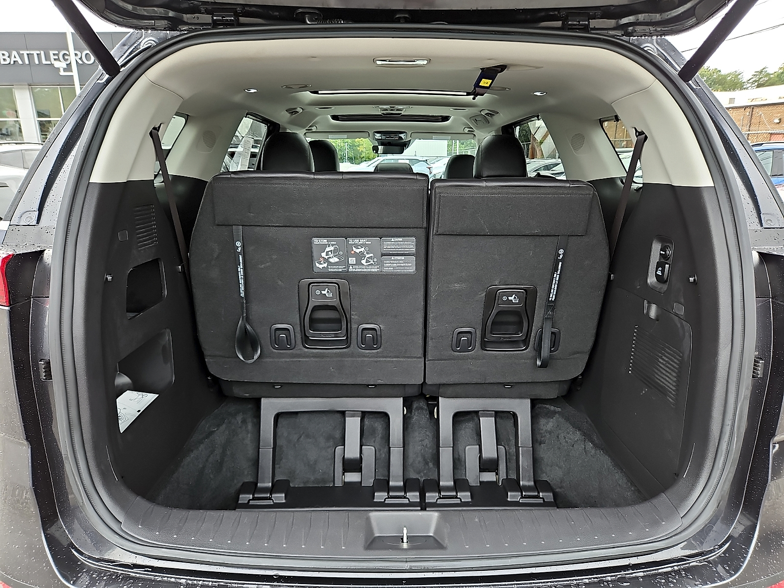Used 2024 Kia Carnival Van