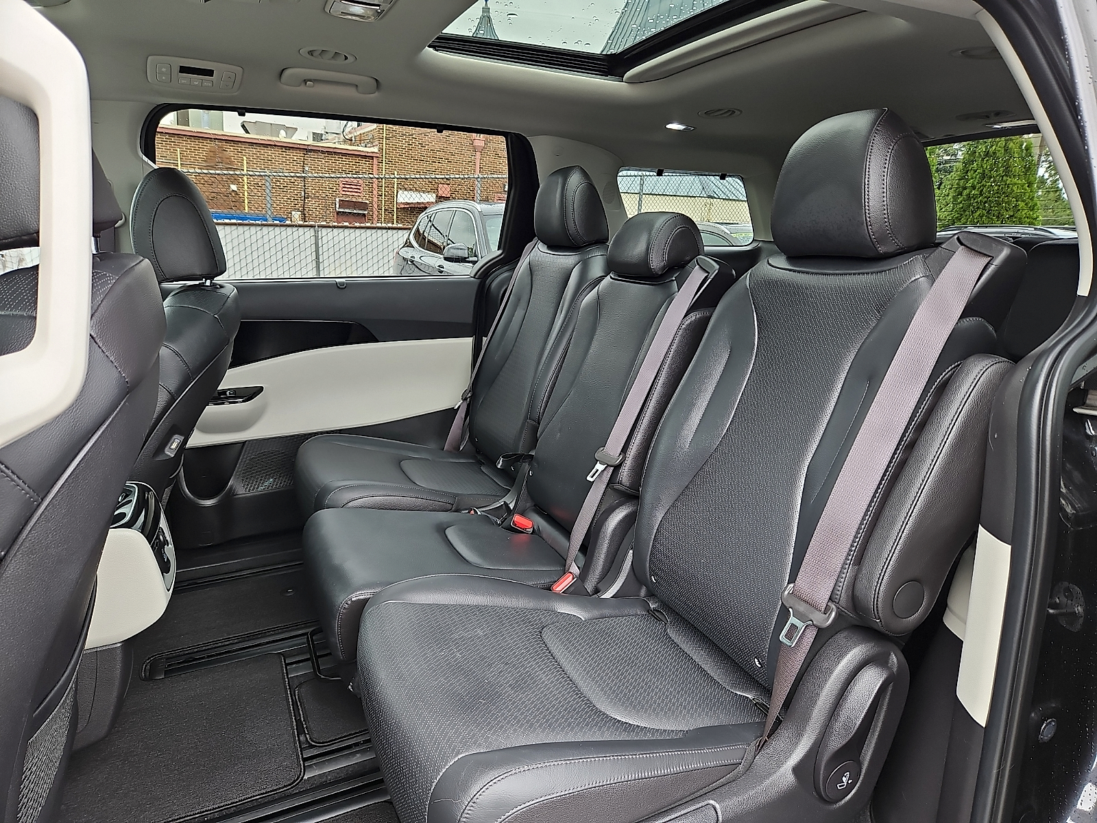 Used 2024 Kia Carnival Van