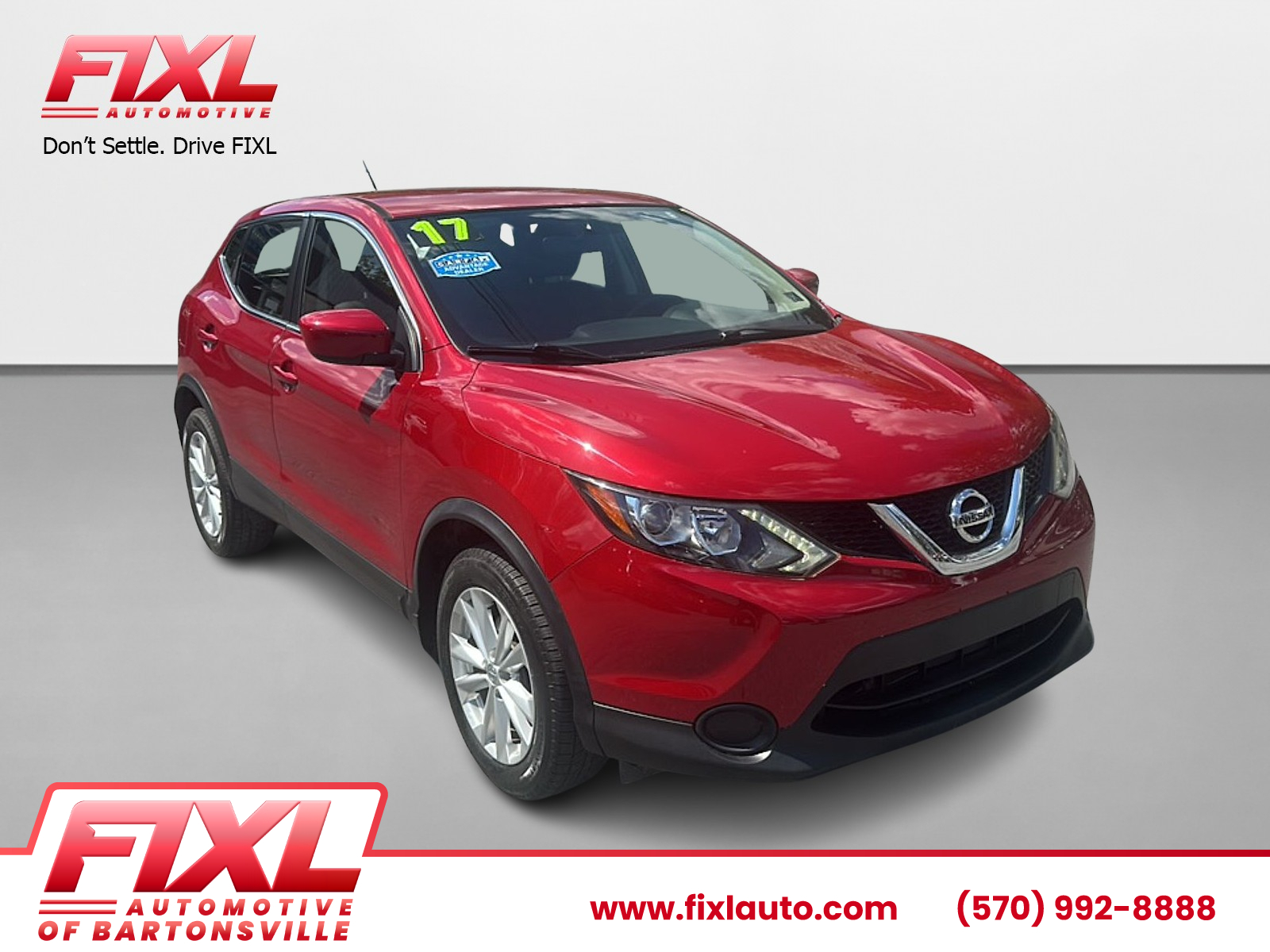 2017 Nissan Rogue Sport S's photo