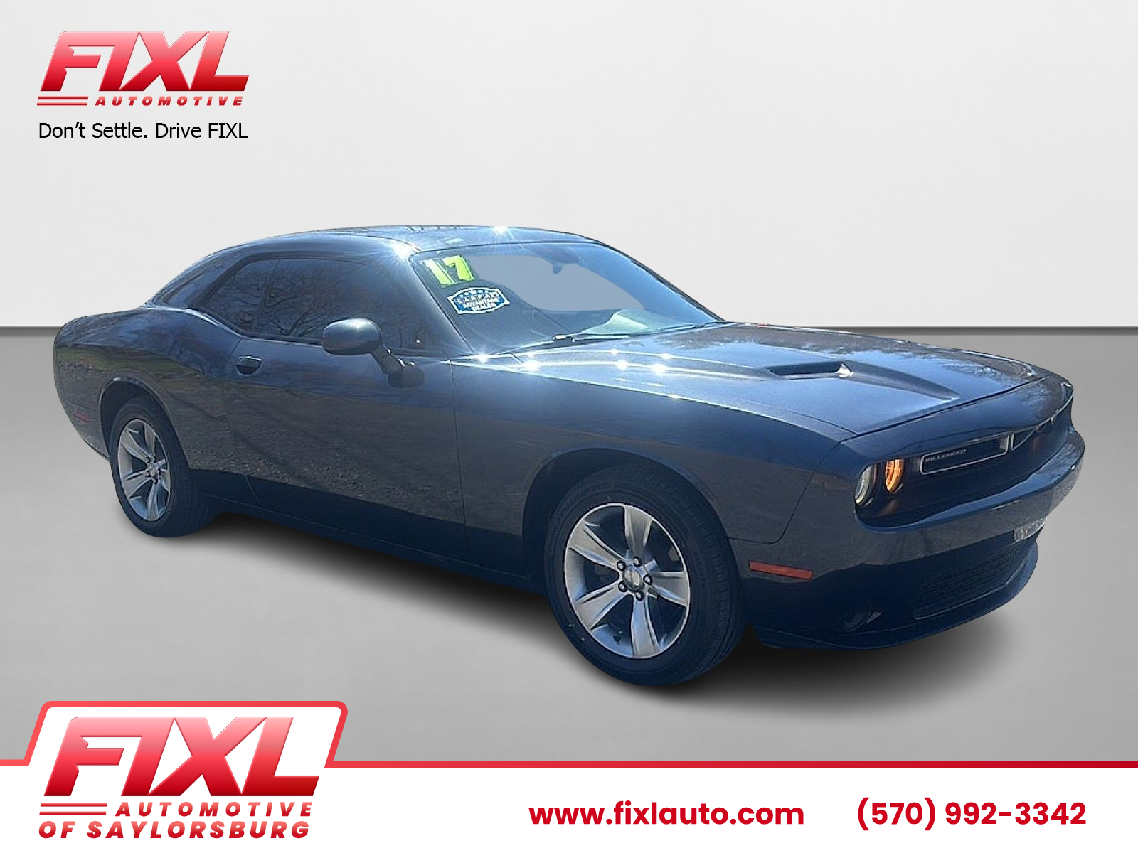 2017 Dodge Challenger SXT's photo