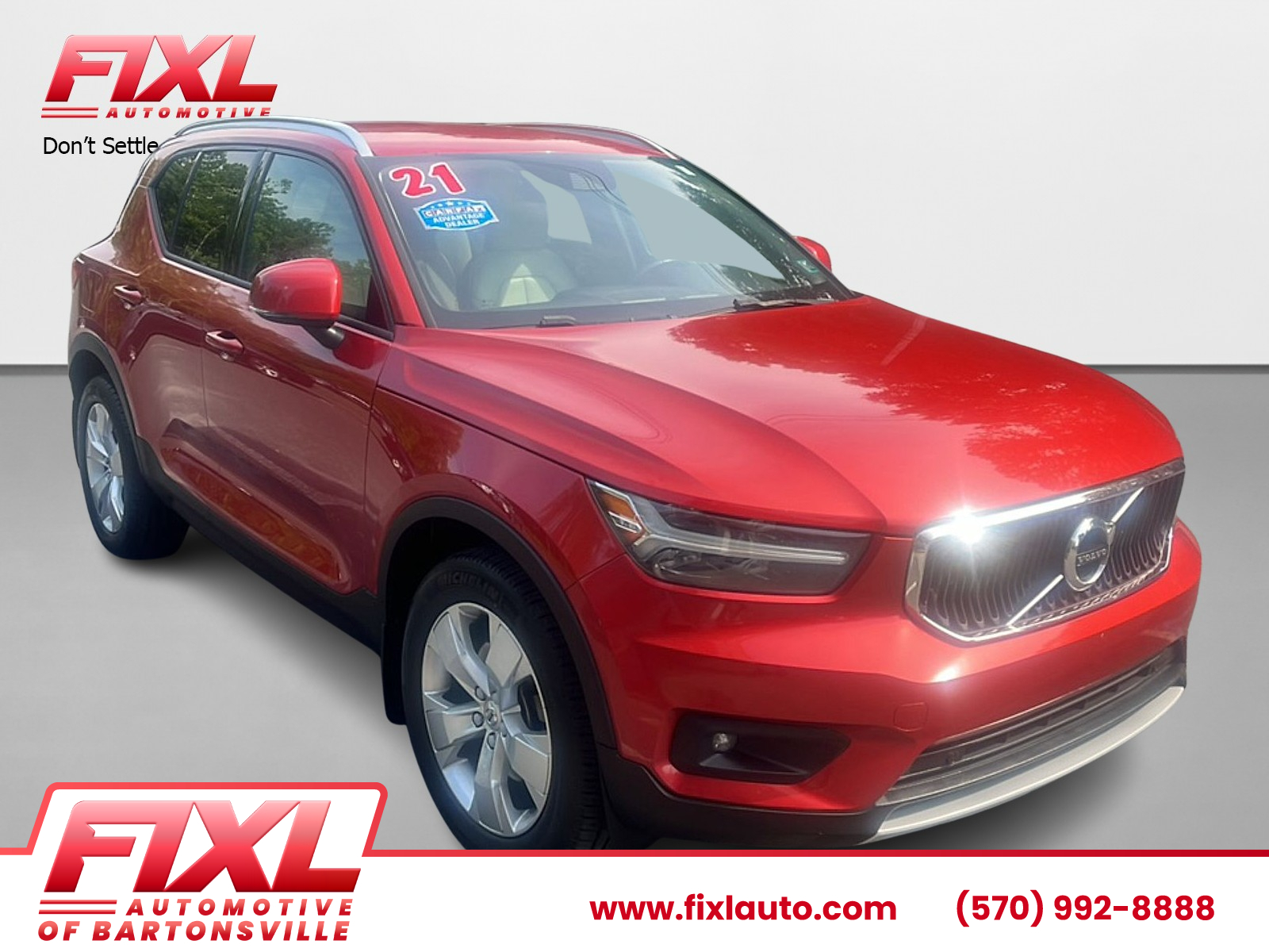 2021 Volvo XC40 T4 Momentum's photo