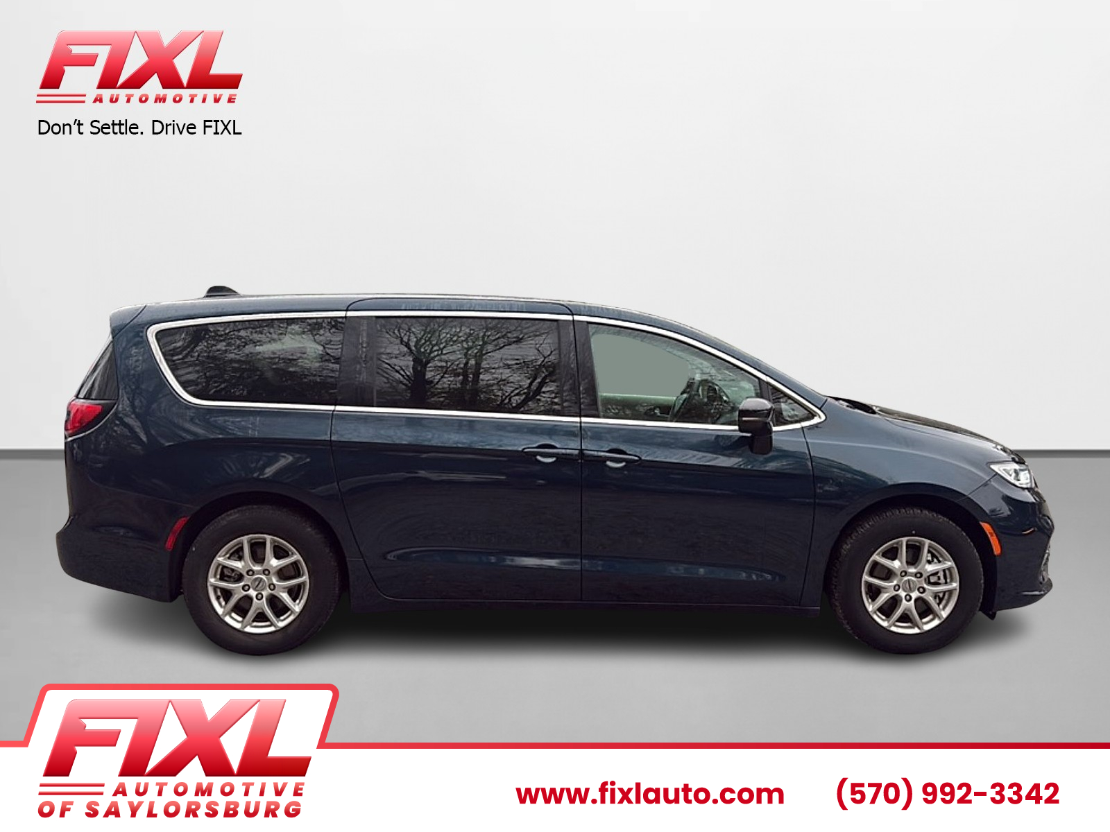 Used 2024 Chrysler Pacifica Van