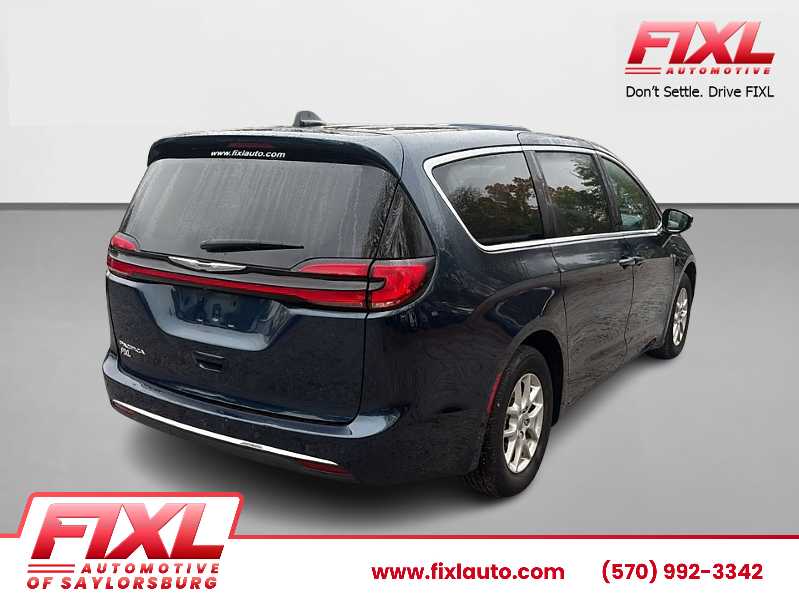 Used 2024 Chrysler Pacifica Van