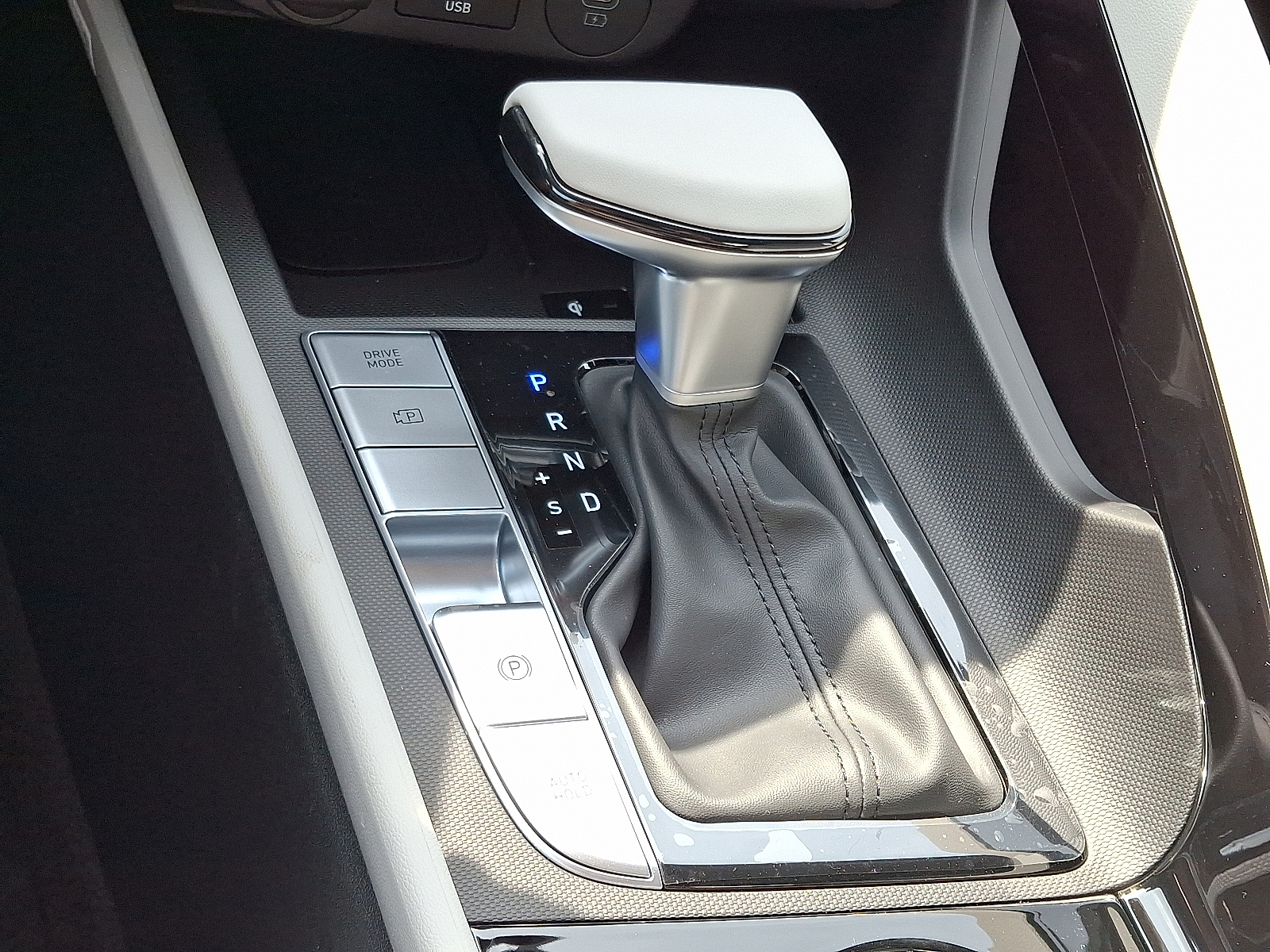 new 2025 Hyundai Elantra Hybrid car, priced at $30,934