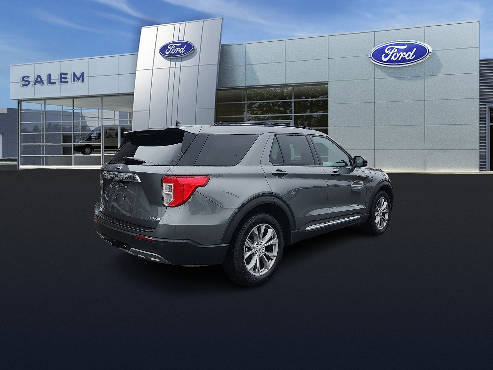 View vehicle photo 4