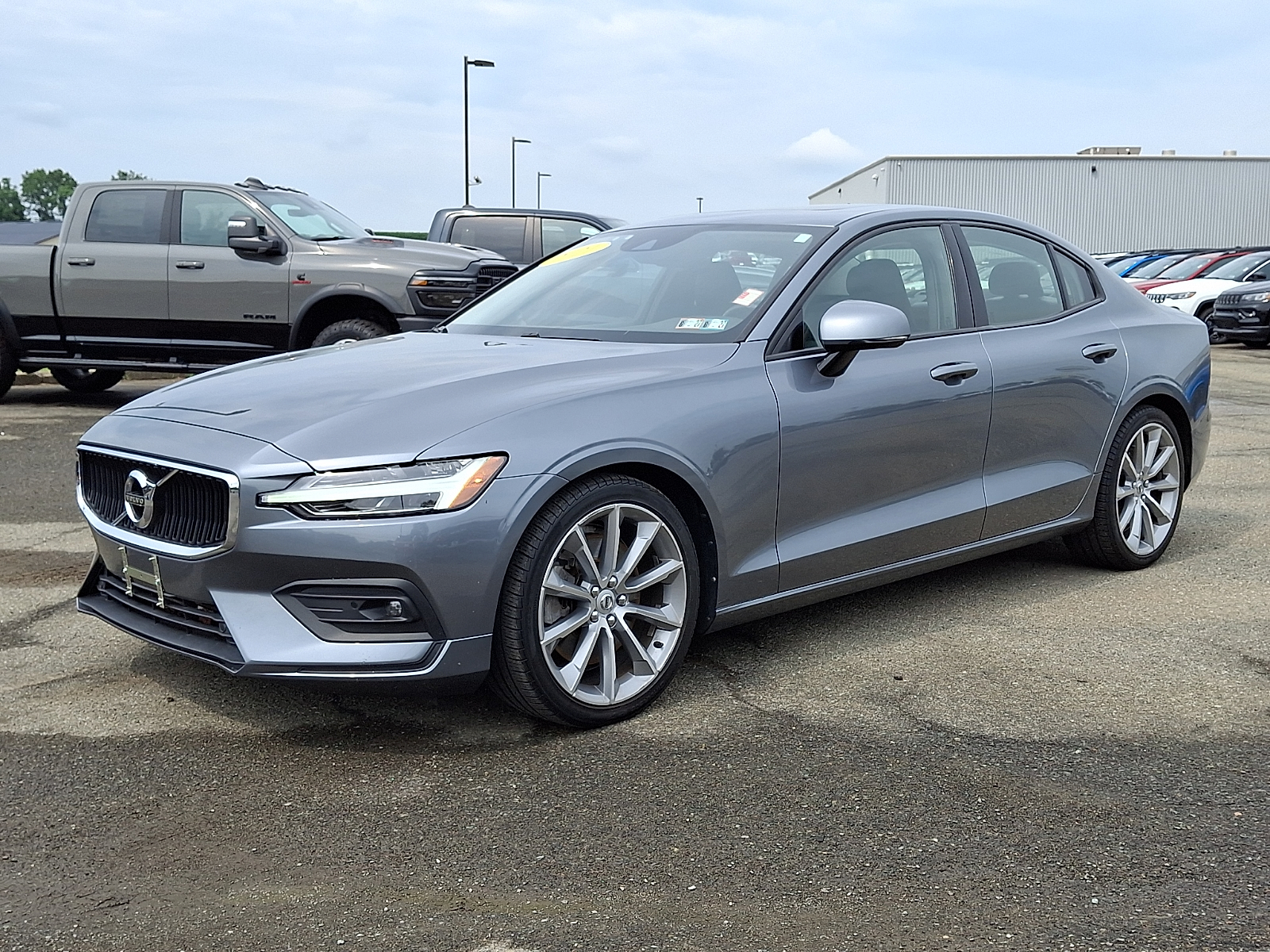 View vehicle photo 3
