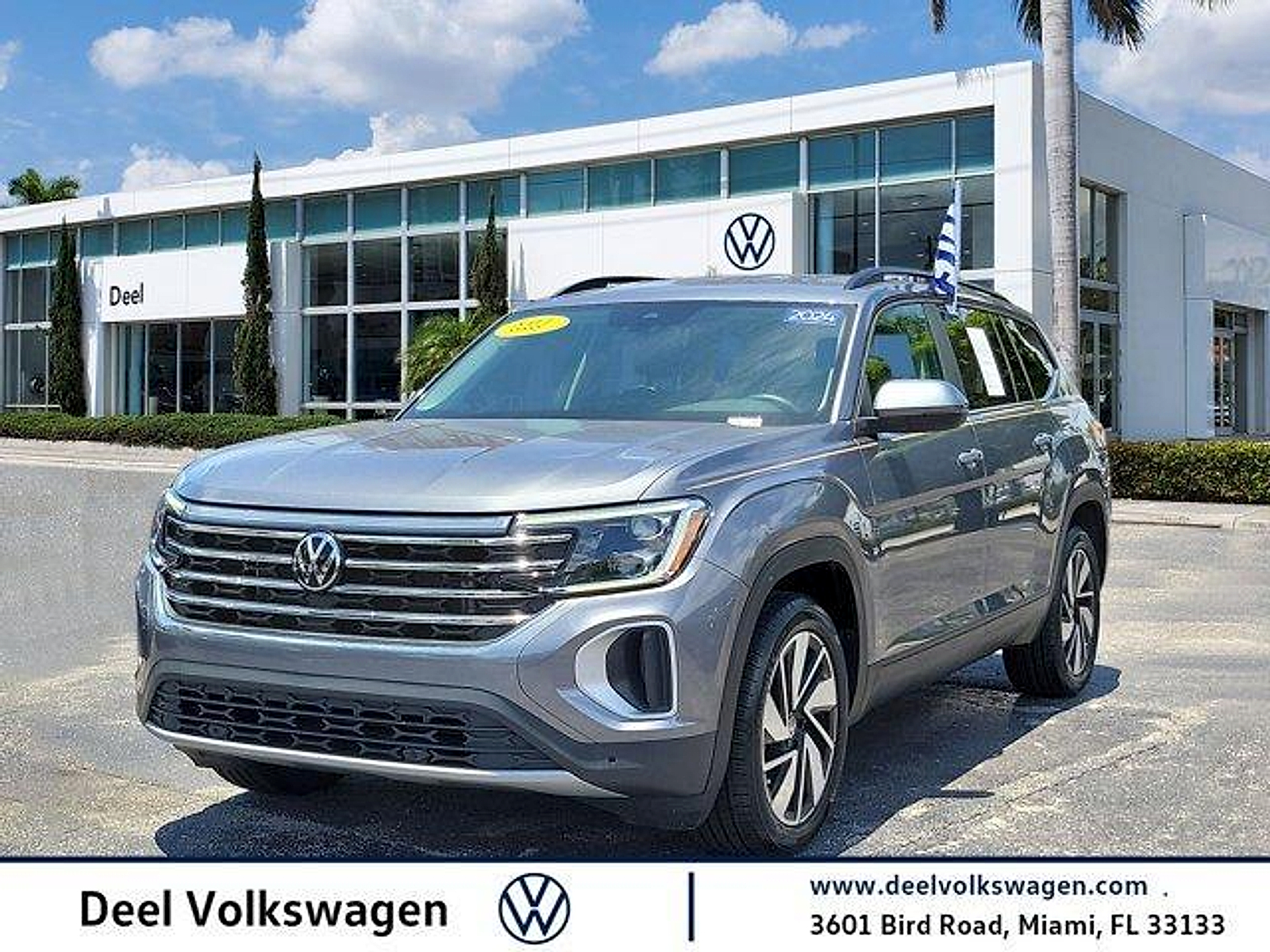 Platinum Gray Metallic 2024 Volkswagen Atlas SUV / Crossover Front-Wheel Drive Automatic