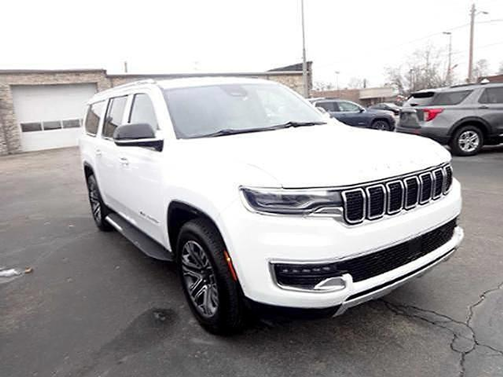 2024 Jeep Wagoneer L Series II 4WD SUV / Crossover Four-Wheel Drive 8-Speed Automatic