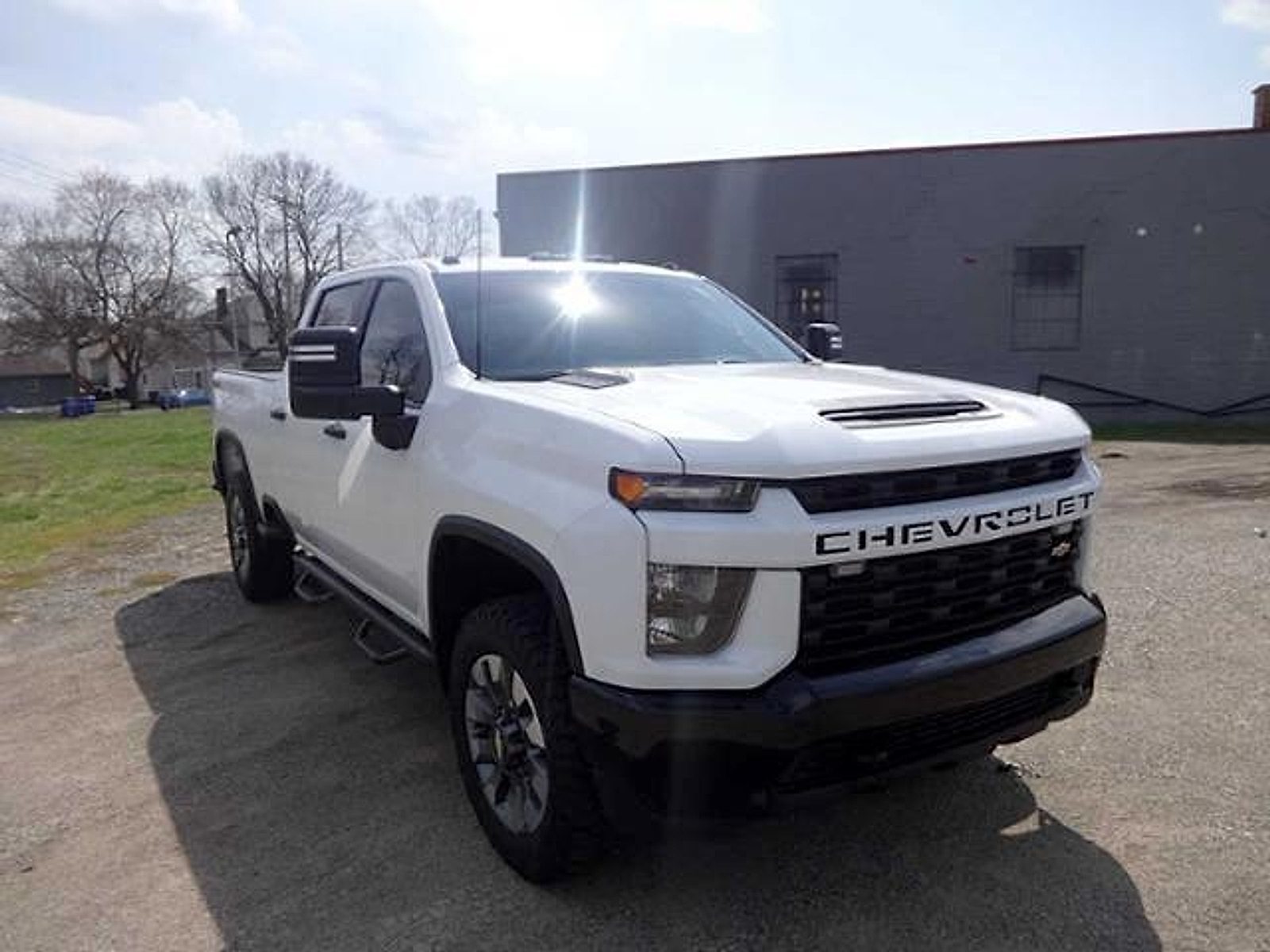 Summit White 2022 Chevrolet Silverado 2500HD Custom Crew Cab 4WD Pickup Truck Four-Wheel Drive Automatic