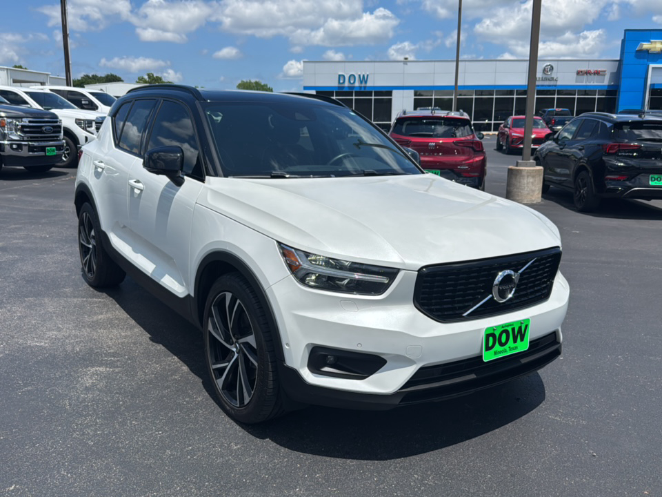  2022 Volvo XC40 T5 R-Design AWD   