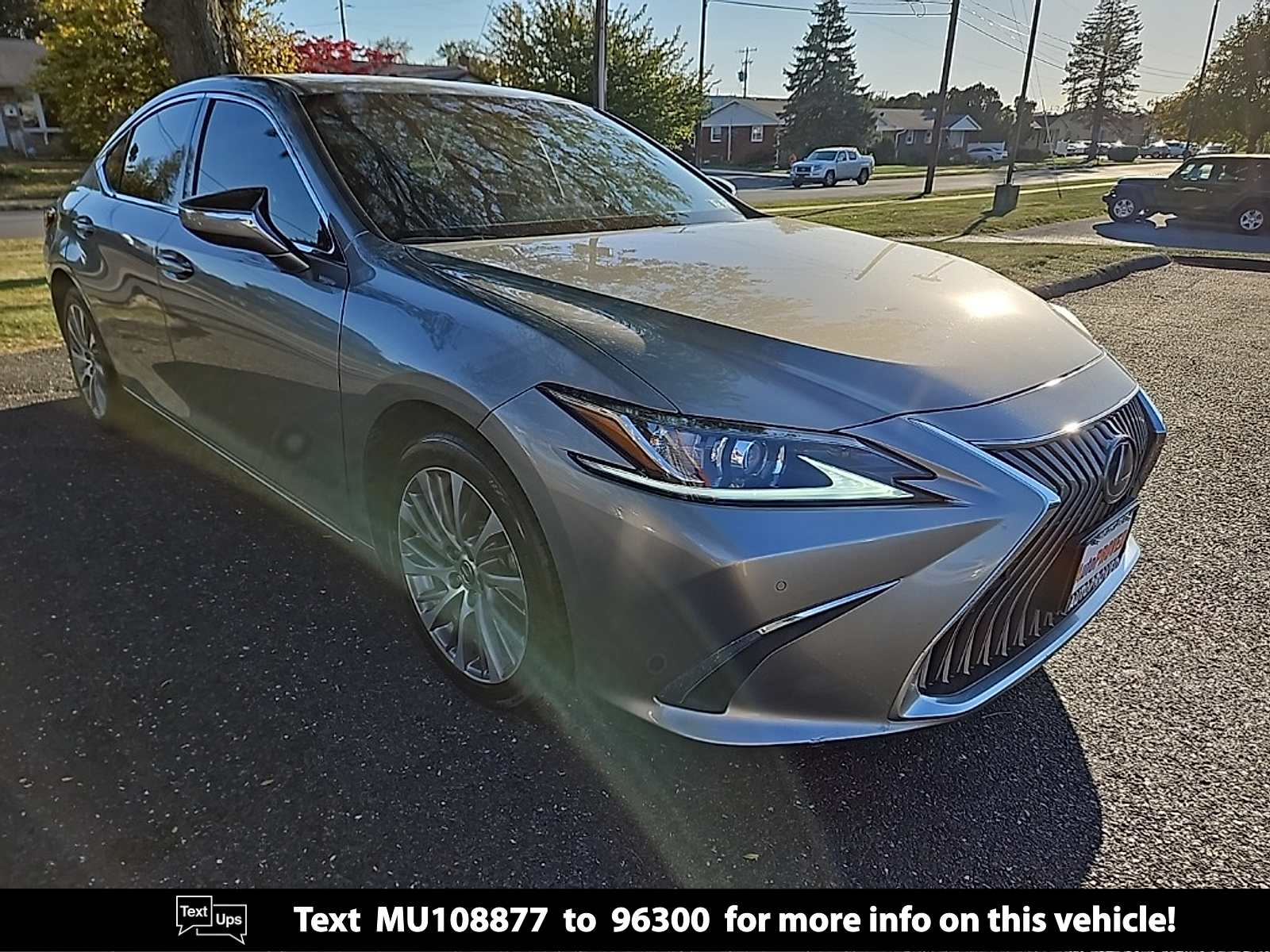 2021 Lexus ES 350's photo