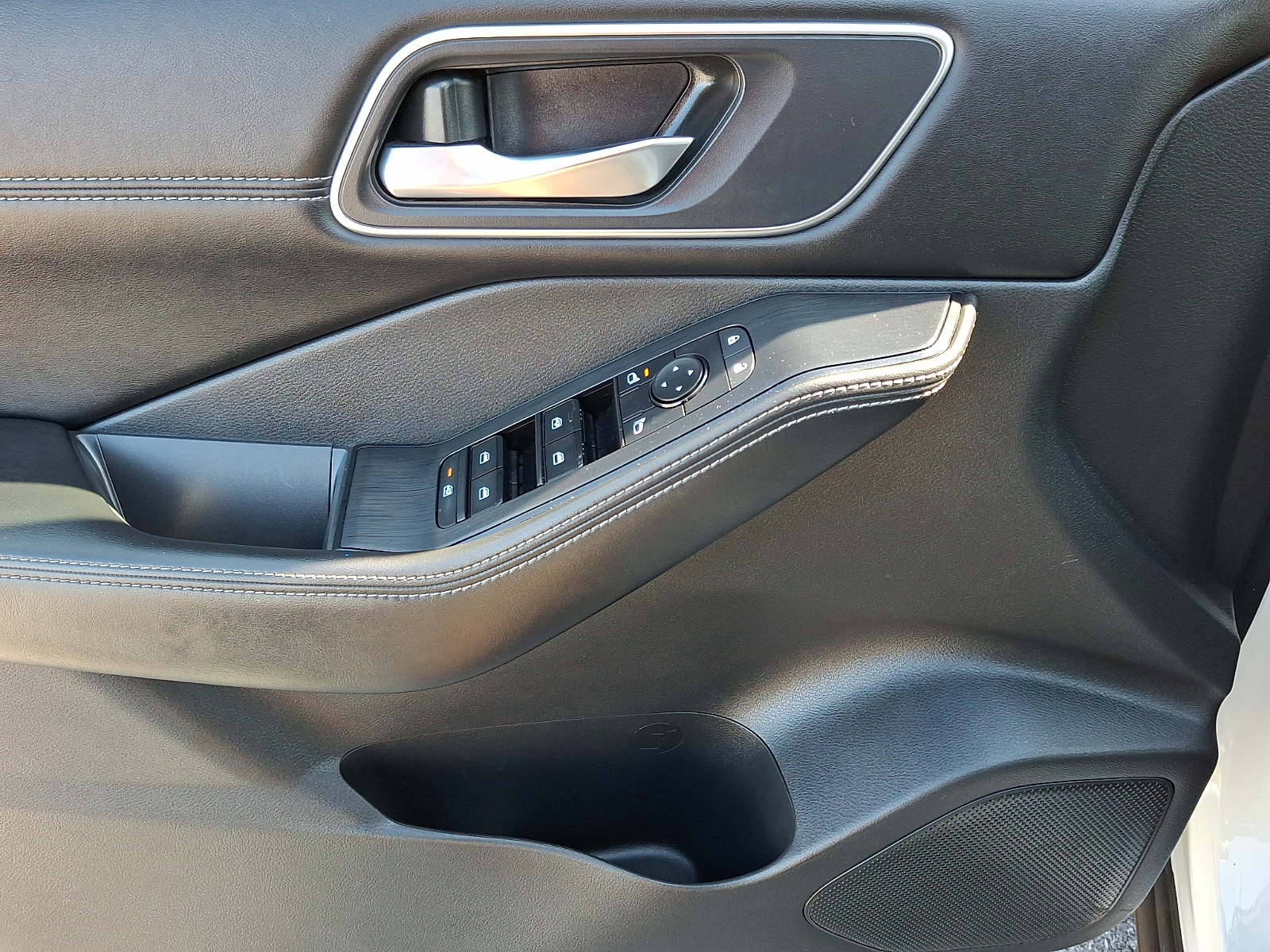 2021 Nissan Rogue SV - Photo 10