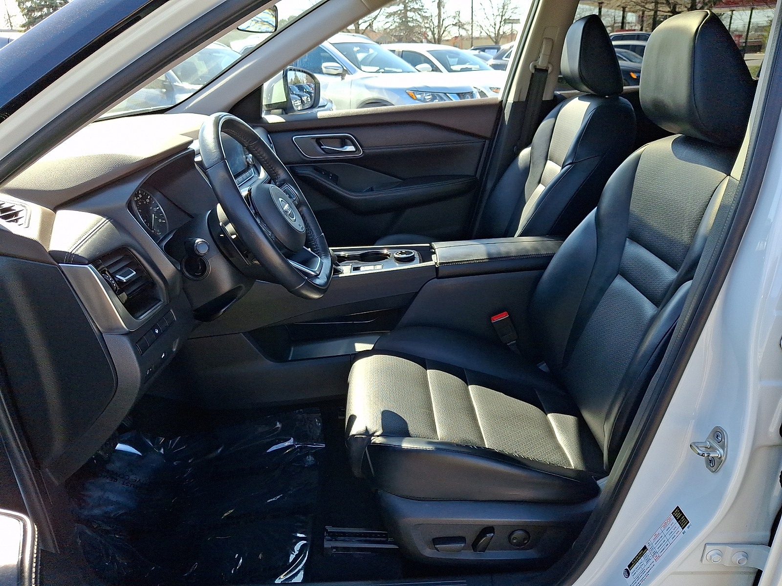 2021 Nissan Rogue SV - Photo 11