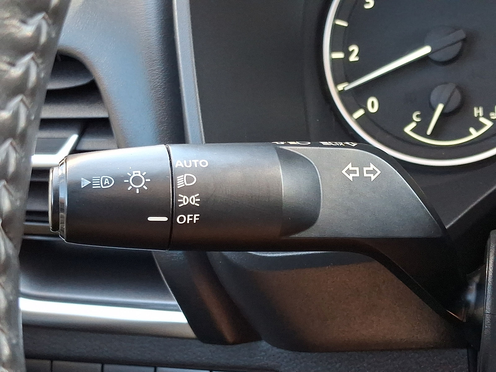 2021 Nissan Rogue SV - Photo 25