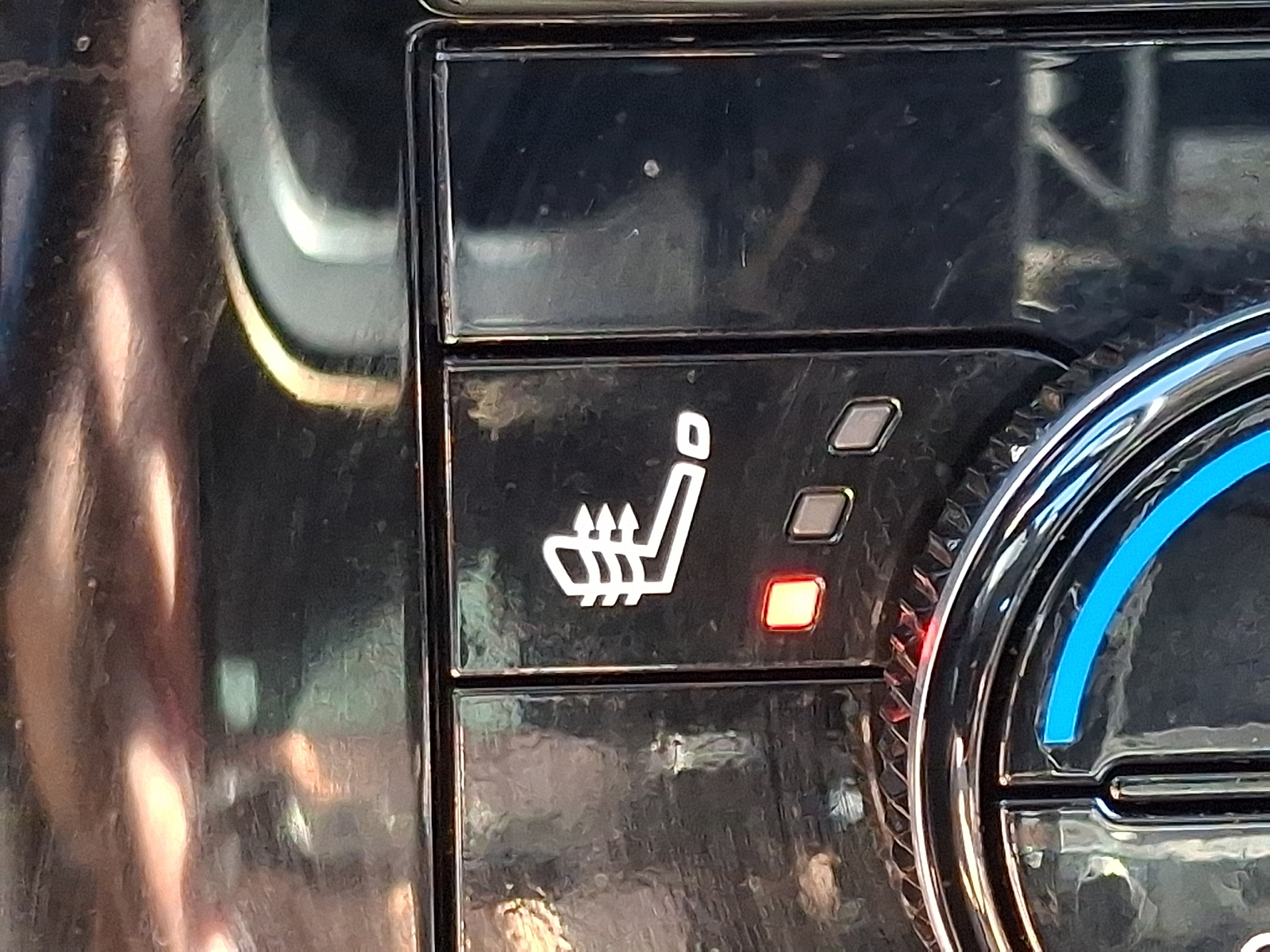 2021 Nissan Rogue SV - Photo 22