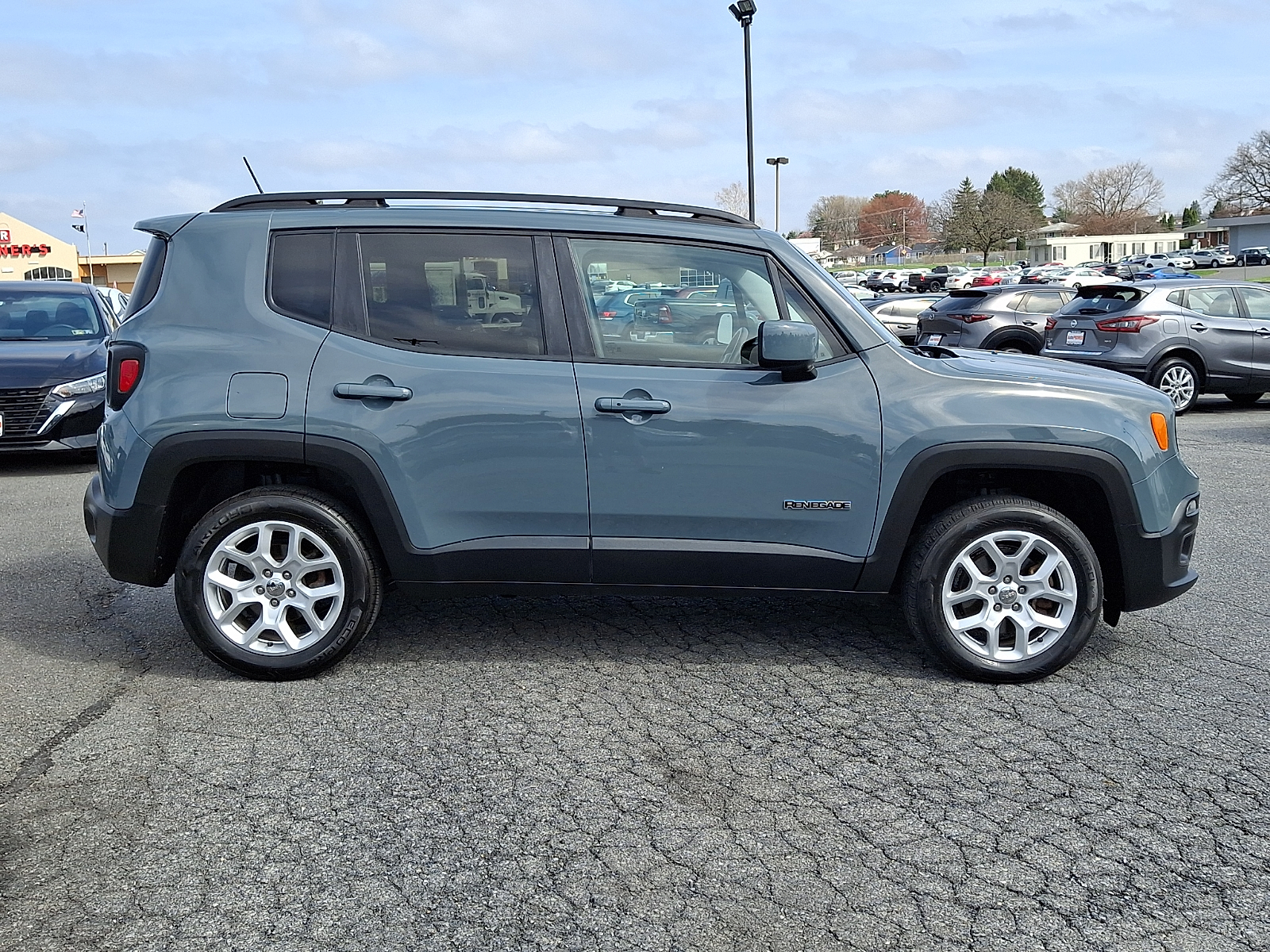 View vehicle photo 7