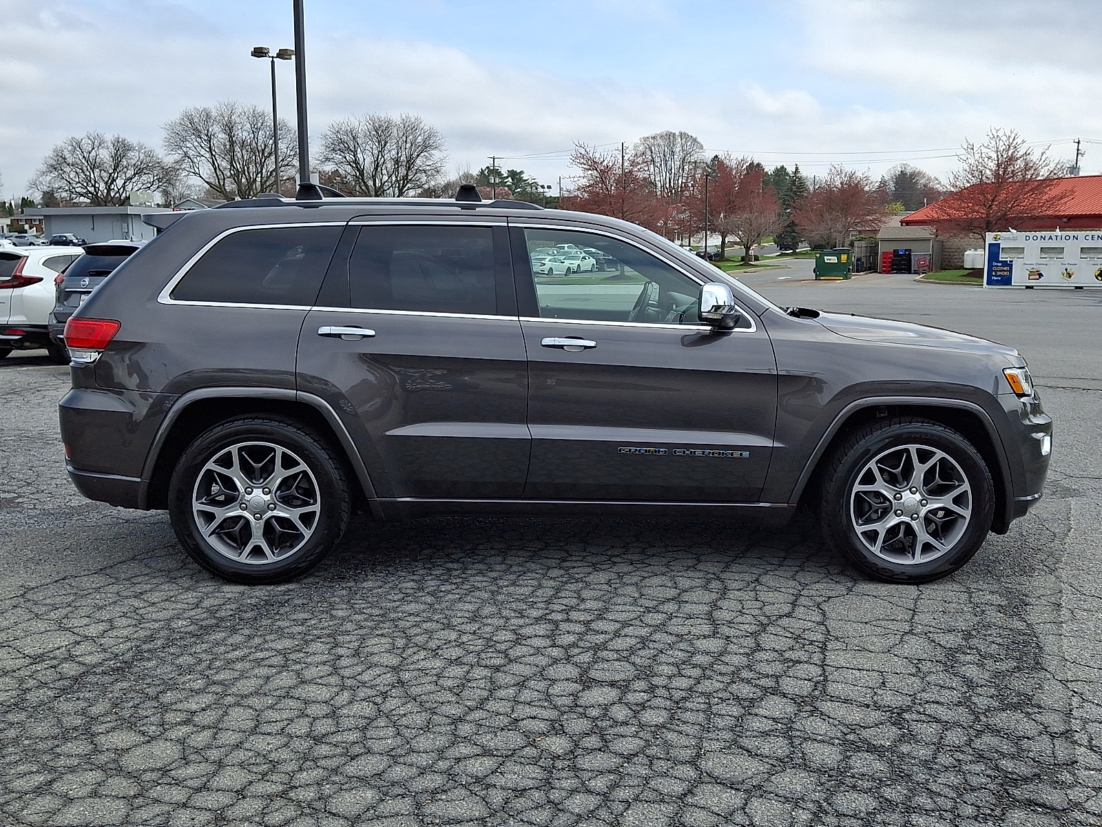 View vehicle photo 7