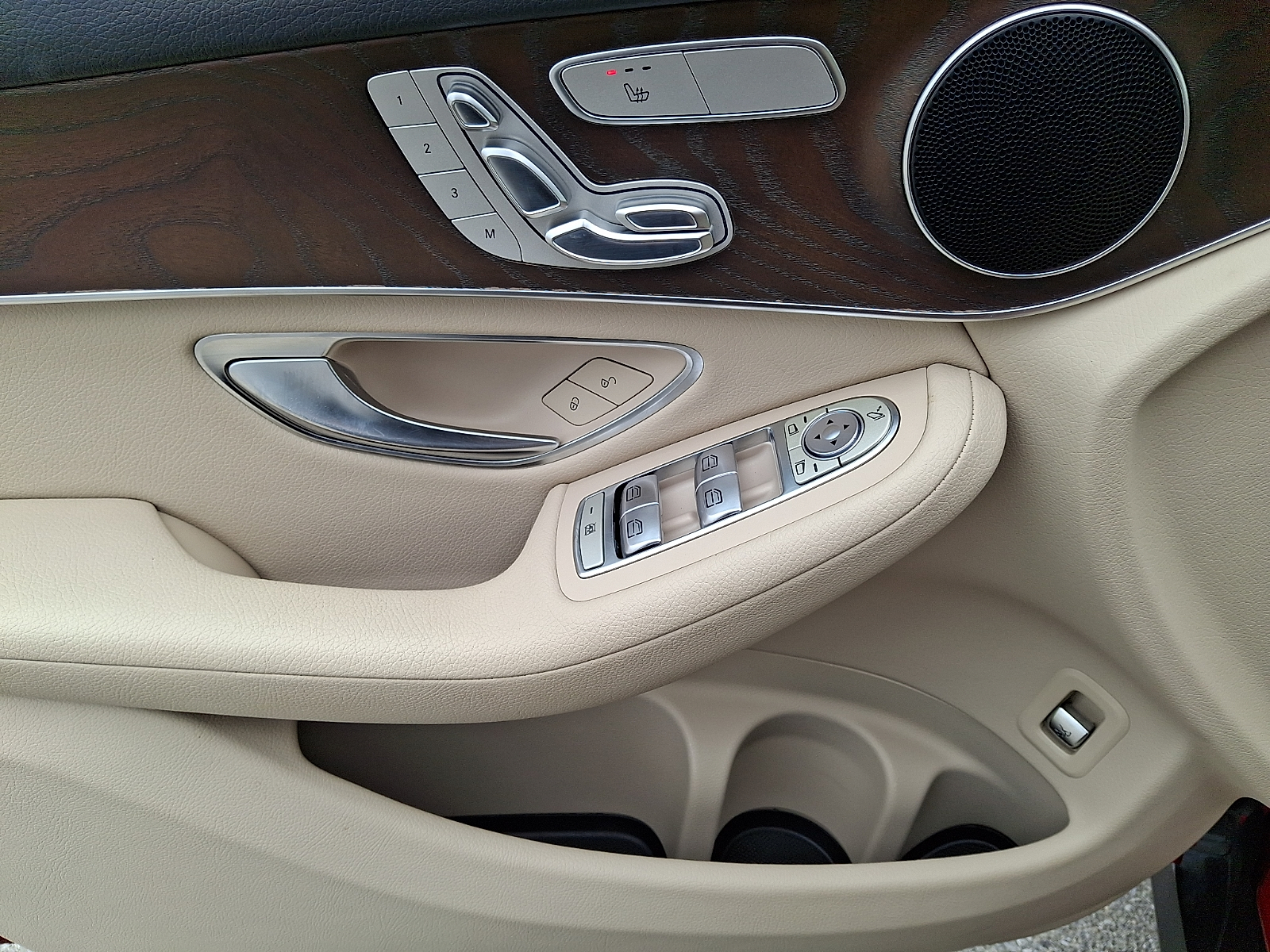 2018 Mercedes-Benz GLC GLC300 - Photo 12