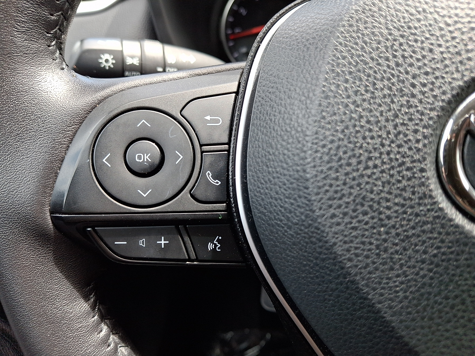 2021 Toyota RAV4 XLE Premium - Photo 21