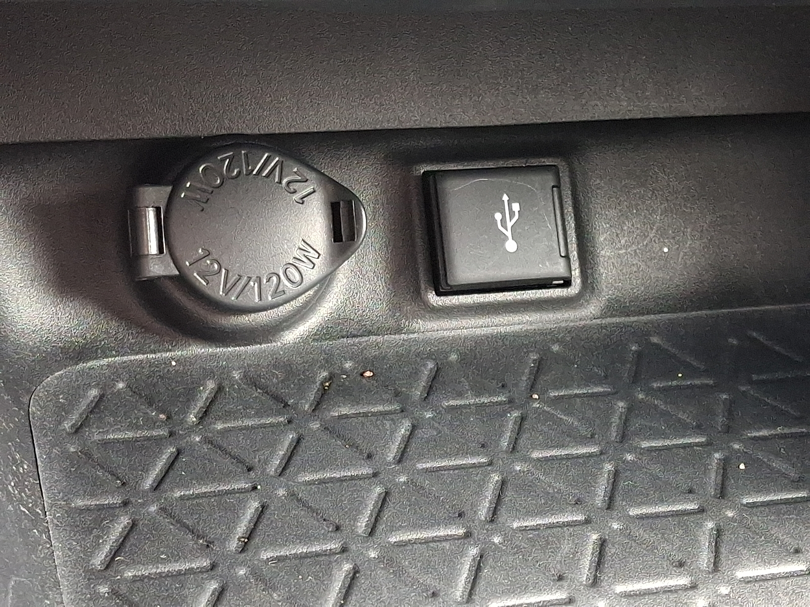 2021 Toyota RAV4 XLE Premium - Photo 25