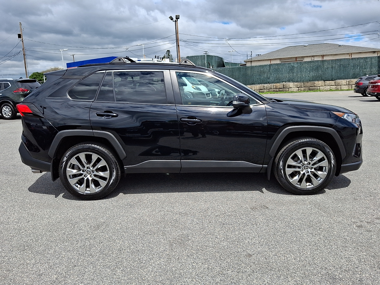 2021 Toyota RAV4 XLE Premium - Photo 7