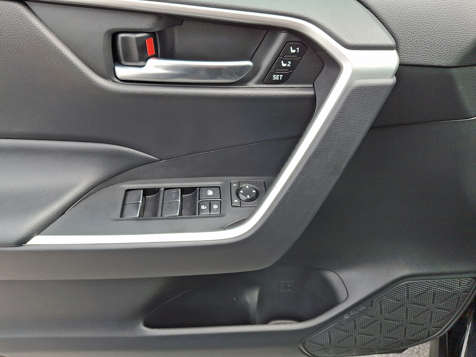2021 Toyota RAV4 XLE Premium - Photo 12