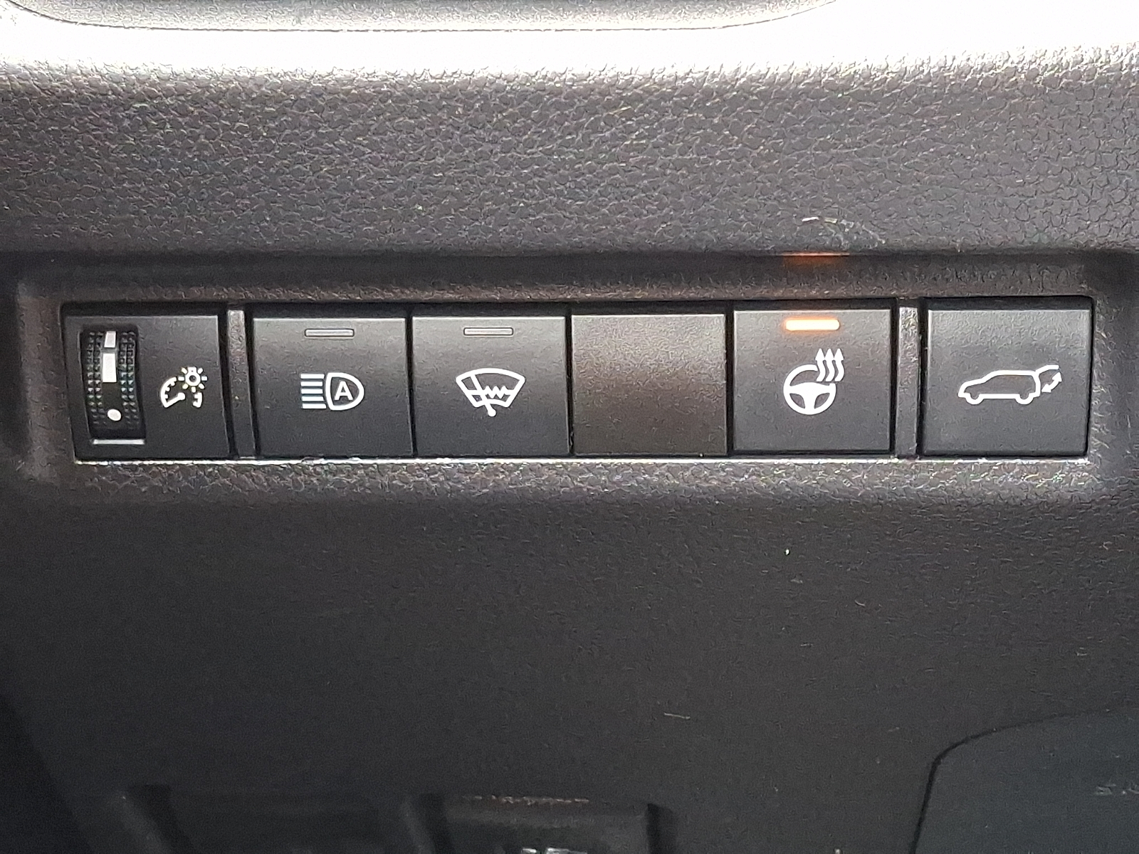 2021 Toyota RAV4 XLE Premium - Photo 26