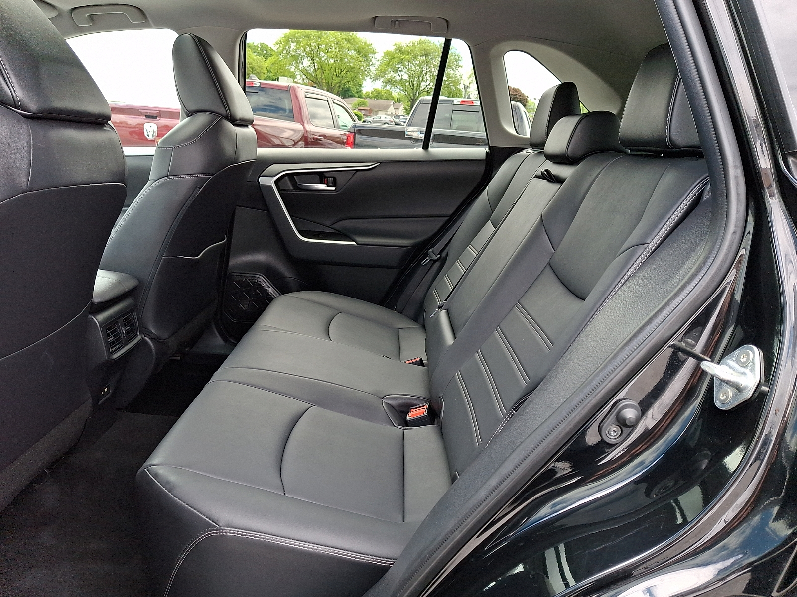 2021 Toyota RAV4 XLE Premium - Photo 10