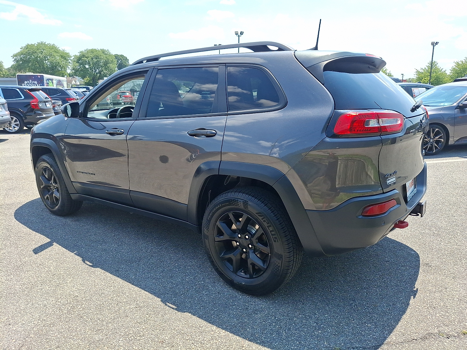 Used 2018 Jeep Cherokee SUV